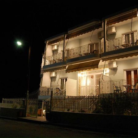 Napoleon Aparthotel Ровиес Екстериор снимка