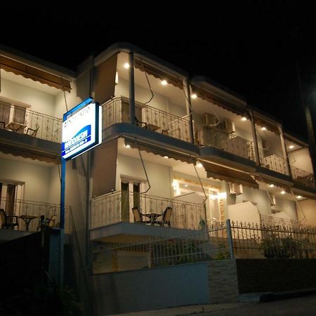 Napoleon Aparthotel Ровиес Екстериор снимка